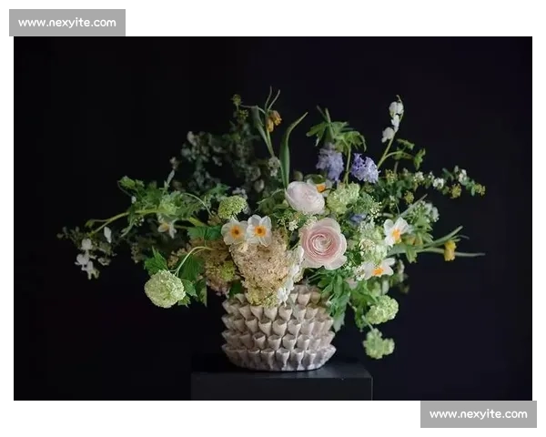 《花艺比赛作品创意展示与技巧融合之美》