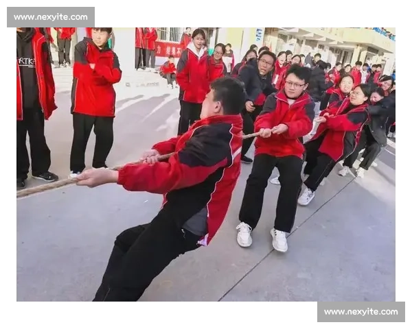 拔河赛场成语对决凝聚团队力量彰显拼搏精神的智慧较量与传承文化魅力